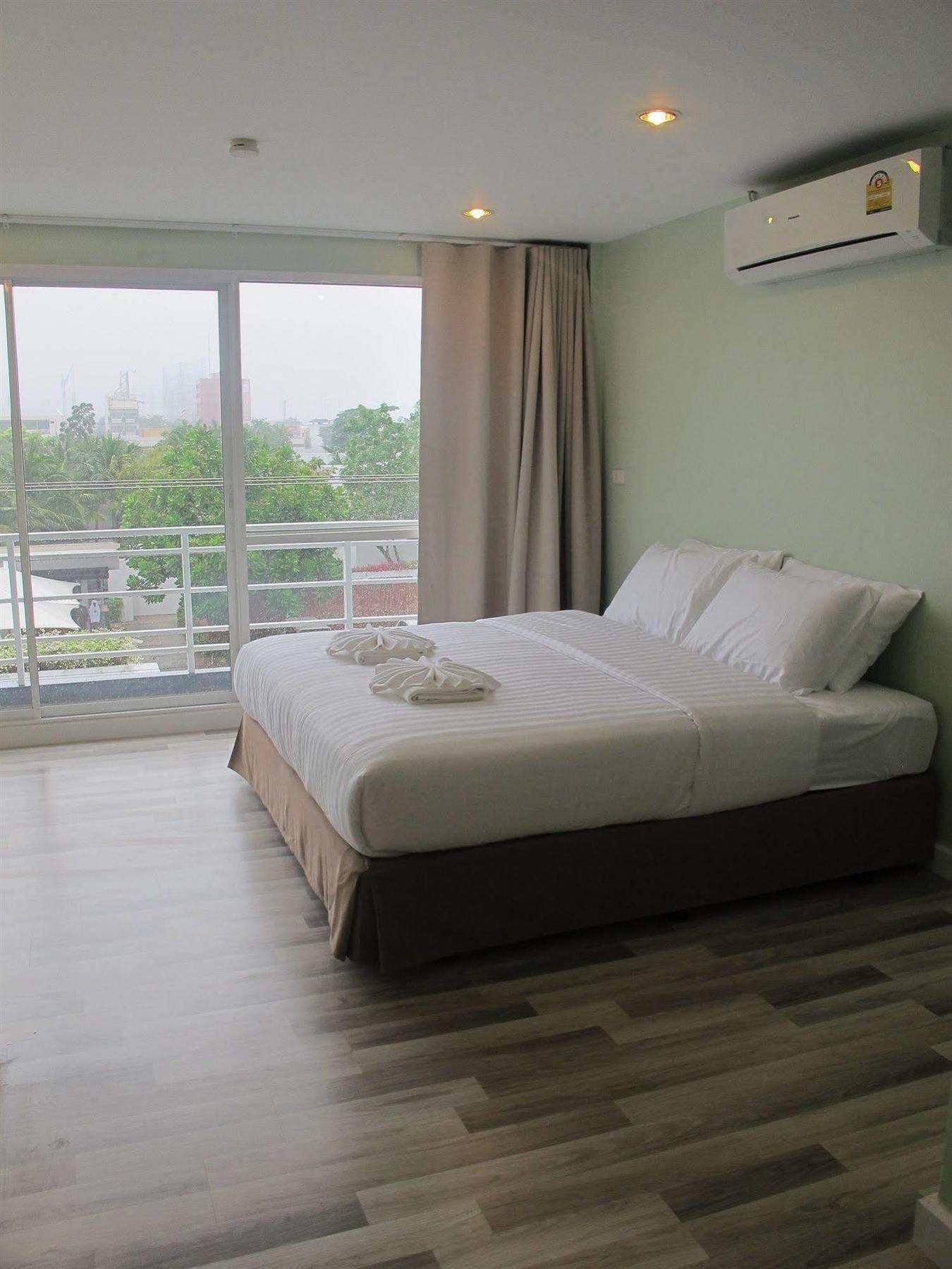 Nantra Hua Hin Hotel Bagian luar foto